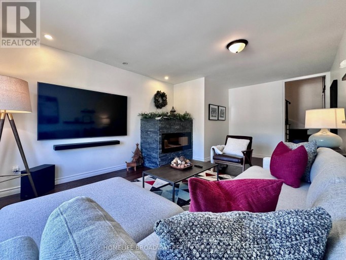 51 JONATHAN GATE, Vaughan (Crestwood-Springfarm-Yorkhill), Ontario, L4J5K4
