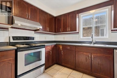 4 DAVIS STREET Guelph (Grange Road) Ontario photo 23