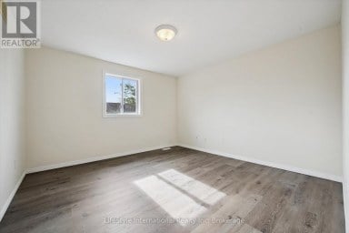 4 DAVIS STREET Guelph (Grange Road) Ontario photo 36