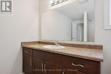 4 DAVIS STREET Guelph (Grange Road) Ontario photo 43