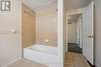 4 DAVIS STREET Guelph (Grange Road) Ontario photo 44