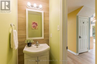 244 RIDGEWOOD ROAD Peterborough (Monaghan Ward 2) Ontario photo 13