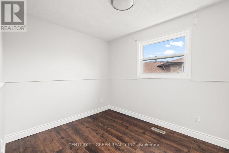 15 LADY STEWART BOULEVARD, Brampton (Westgate), Ontario, L6S3Y2