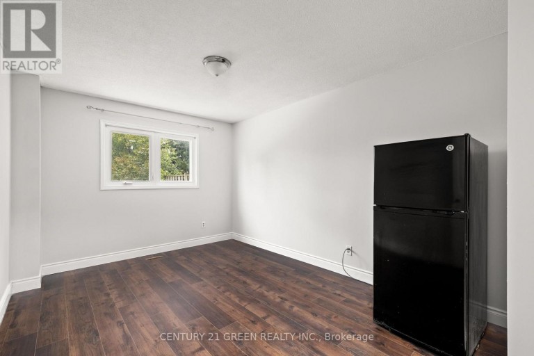 15 LADY STEWART BOULEVARD, Brampton (Westgate), Ontario, L6S3Y2