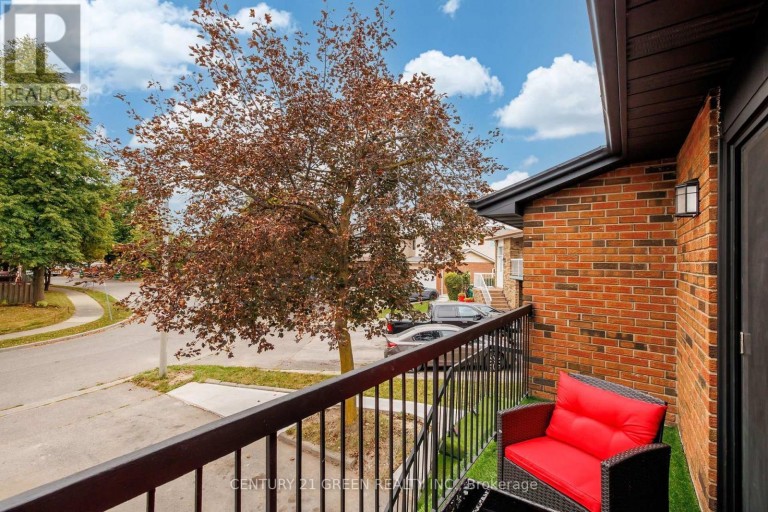 15 LADY STEWART BOULEVARD, Brampton (Westgate), Ontario, L6S3Y2