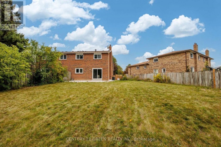 15 LADY STEWART BOULEVARD, Brampton (Westgate), Ontario, L6S3Y2