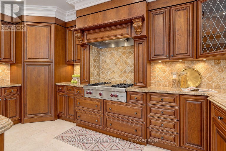 28 TALLY LANE, Toronto (Bayview Village), Ontario, M2K1V4