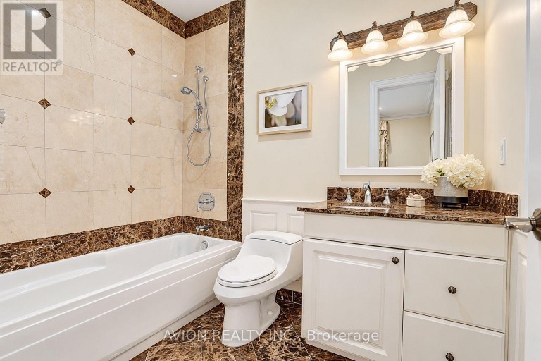 28 TALLY LANE, Toronto (Bayview Village), Ontario, M2K1V4