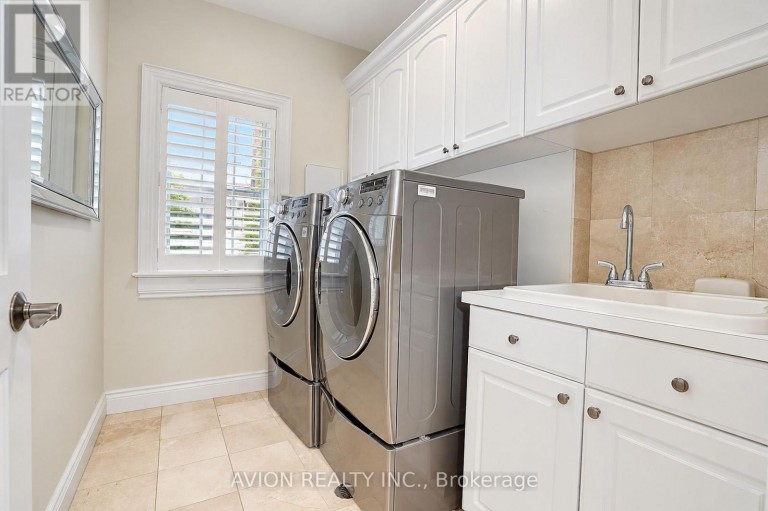 28 TALLY LANE, Toronto (Bayview Village), Ontario, M2K1V4