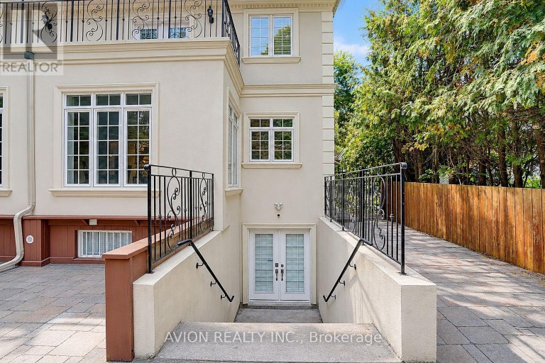 28 TALLY LANE, Toronto (Bayview Village), Ontario, M2K1V4