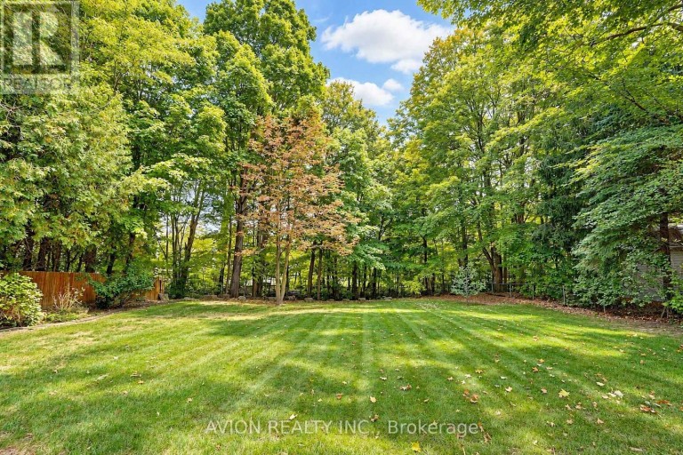 28 TALLY LANE, Toronto (Bayview Village), Ontario, M2K1V4