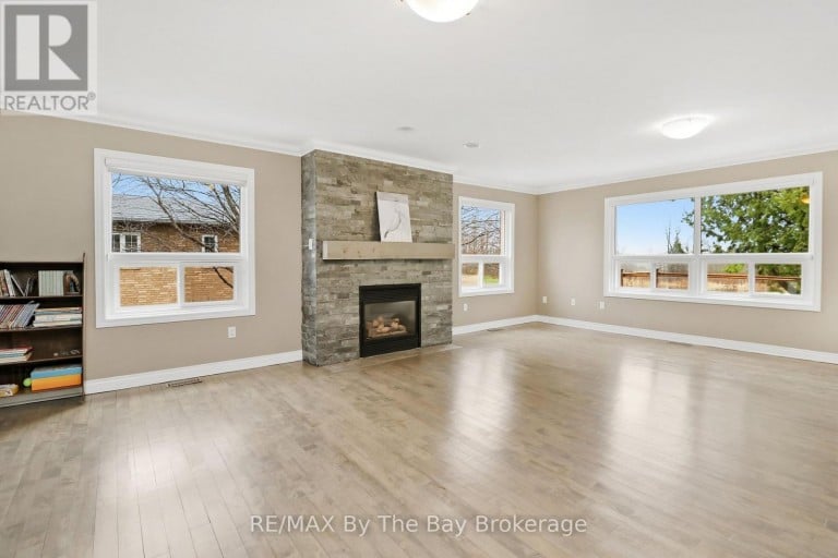 70 FAIRWAY CRESCENT, Wasaga Beach, Ontario, L9Z1B8