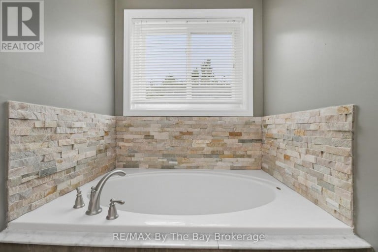 70 FAIRWAY CRESCENT, Wasaga Beach, Ontario, L9Z1B8