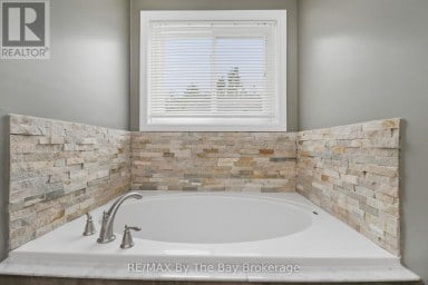 70 FAIRWAY CRESCENT Wasaga Beach Ontario photo 31