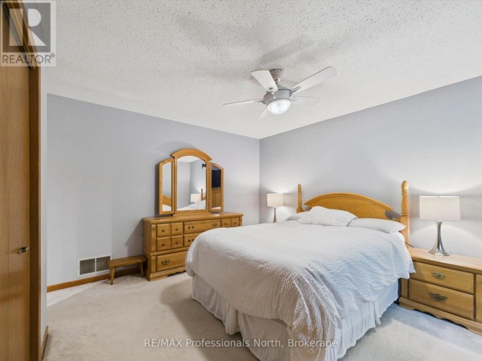 1 CRESTVIEW DRIVE, Huntsville, Ontario, P1H1S8