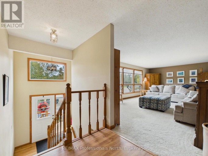 1 CRESTVIEW DRIVE, Huntsville, Ontario, P1H1S8