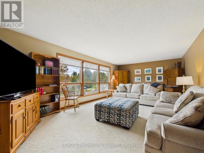 1 CRESTVIEW DRIVE, Huntsville, Ontario, P1H1S8