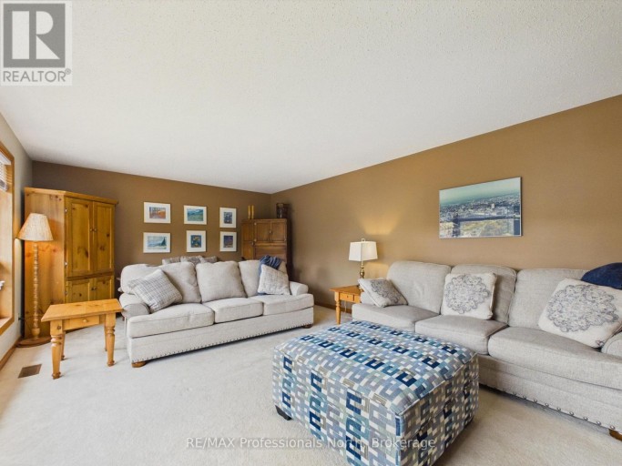 1 CRESTVIEW DRIVE, Huntsville, Ontario, P1H1S8