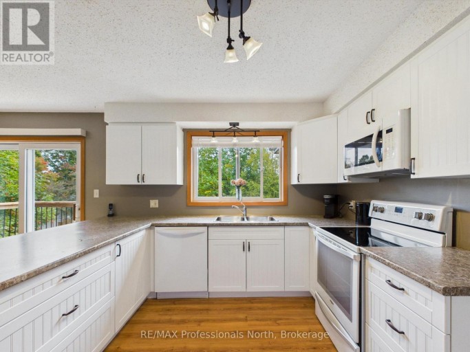 1 CRESTVIEW DRIVE, Huntsville, Ontario, P1H1S8