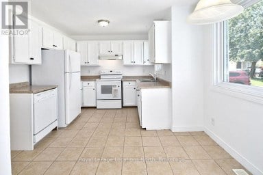 724 STE MARIE STREET Collingwood Ontario photo 3