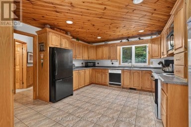 1102 PARALLEL FALLS LANE Minden Hills (Minden) Ontario photo 12