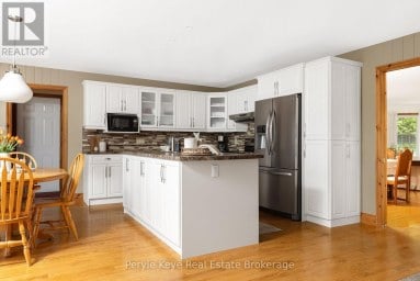 200 EDGEMERE ROAD Huntsville (Stephenson) Ontario photo 17