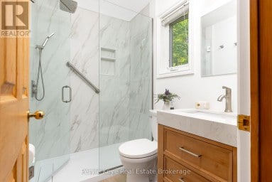 200 EDGEMERE ROAD Huntsville (Stephenson) Ontario photo 25