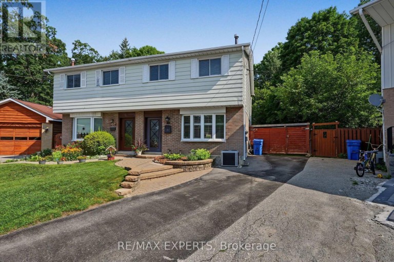 326 OAKWOOD COURT, Newmarket (Huron Heights-Leslie Valley), Ontario, L3Y3C8