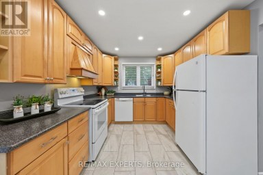326 OAKWOOD COURT Newmarket (Huron Heights-Leslie Valley) Ontario photo 12