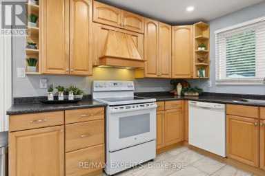 326 OAKWOOD COURT Newmarket (Huron Heights-Leslie Valley) Ontario photo 14
