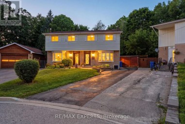 326 OAKWOOD COURT Newmarket (Huron Heights-Leslie Valley) Ontario photo 2