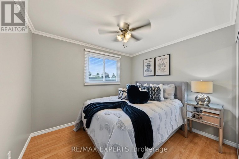 326 OAKWOOD COURT, Newmarket (Huron Heights-Leslie Valley), Ontario, L3Y3C8