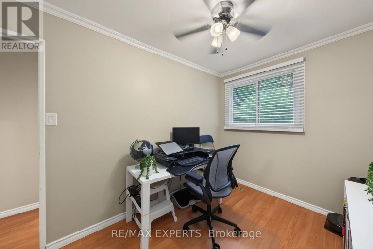 326 OAKWOOD COURT, Newmarket (Huron Heights-Leslie Valley), Ontario, L3Y3C8