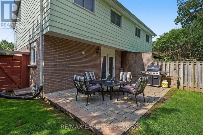 326 OAKWOOD COURT, Newmarket (Huron Heights-Leslie Valley), Ontario, L3Y3C8