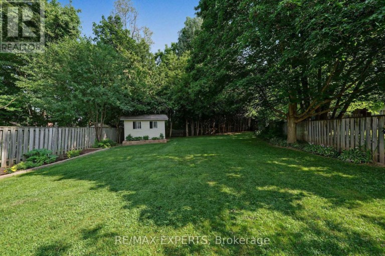 326 OAKWOOD COURT, Newmarket (Huron Heights-Leslie Valley), Ontario, L3Y3C8