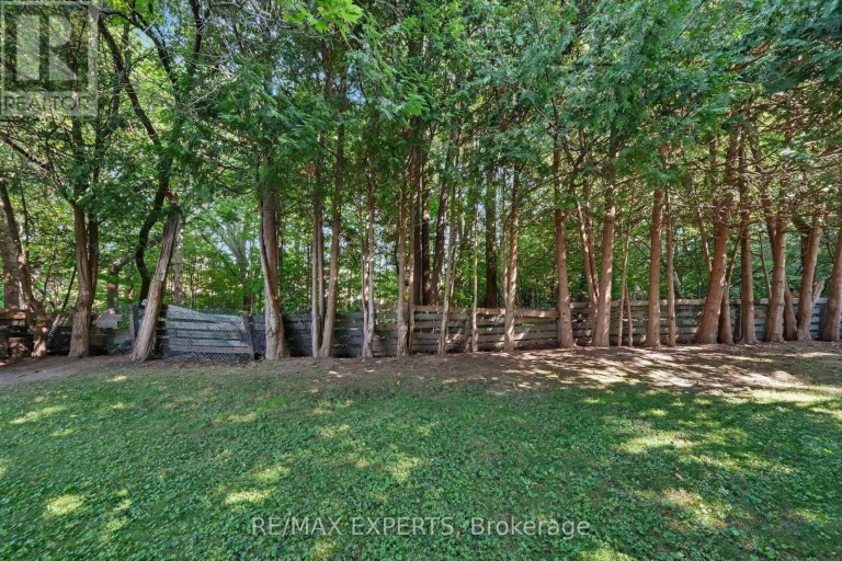 326 OAKWOOD COURT, Newmarket (Huron Heights-Leslie Valley), Ontario, L3Y3C8