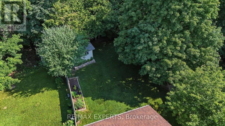 326 OAKWOOD COURT, Newmarket (Huron Heights-Leslie Valley), Ontario, L3Y3C8