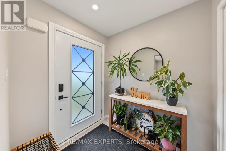 326 OAKWOOD COURT, Newmarket (Huron Heights-Leslie Valley), Ontario, L3Y3C8