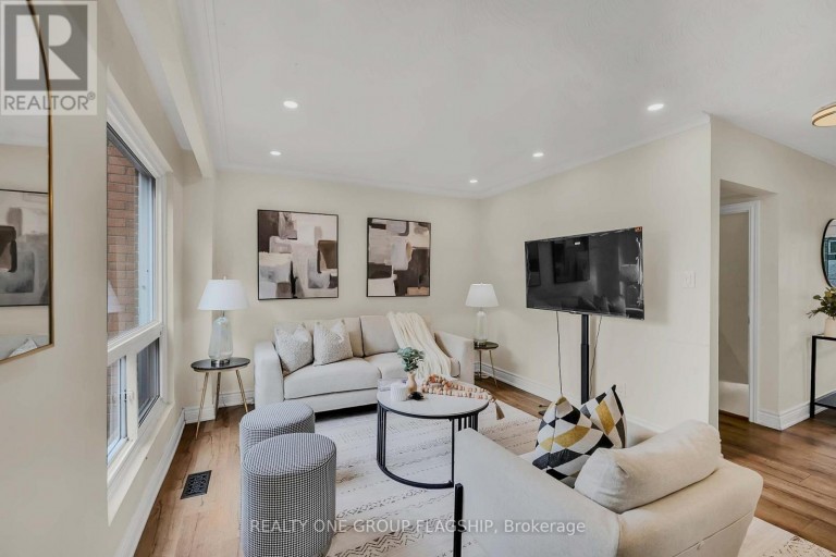12 AZALEA COURT, Toronto (Humbermede), Ontario, M9M1V1