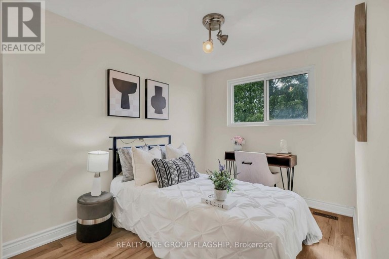 12 AZALEA COURT, Toronto (Humbermede), Ontario, M9M1V1
