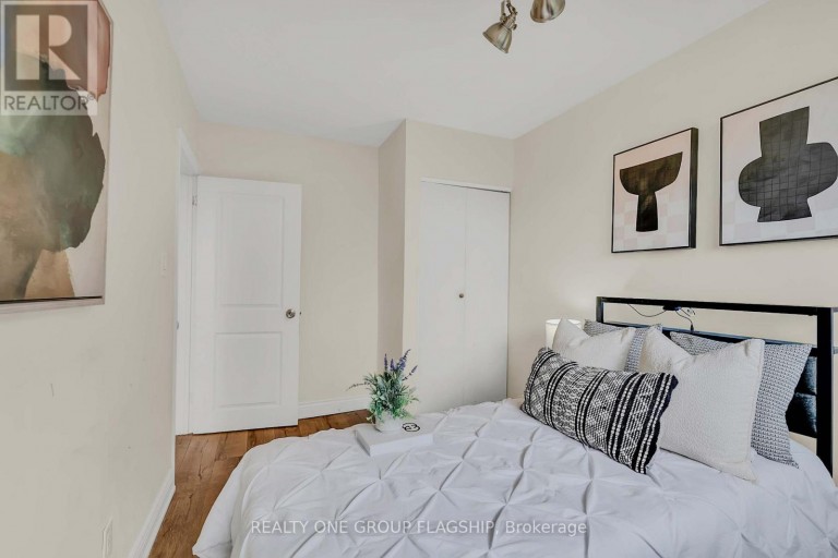 12 AZALEA COURT, Toronto (Humbermede), Ontario, M9M1V1