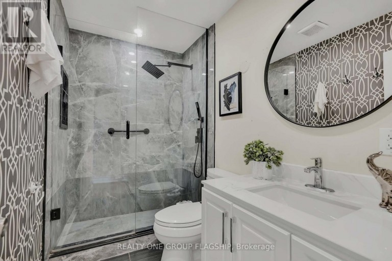 12 AZALEA COURT, Toronto (Humbermede), Ontario, M9M1V1