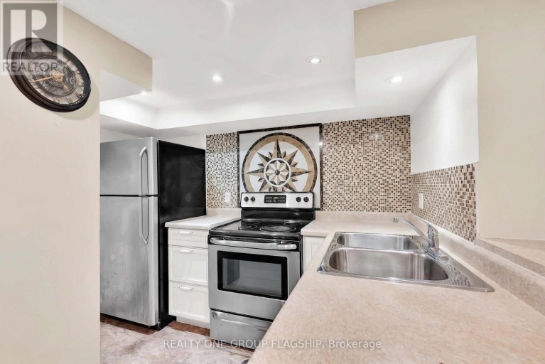 12 AZALEA COURT, Toronto (Humbermede), Ontario, M9M1V1