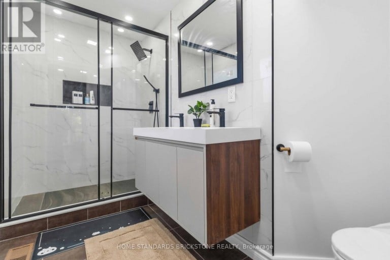 220 TORRESDALE AVENUE, Toronto (Westminster-Branson), Ontario, M2R3E8