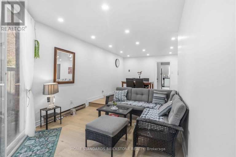 220 TORRESDALE AVENUE, Toronto (Westminster-Branson), Ontario, M2R3E8