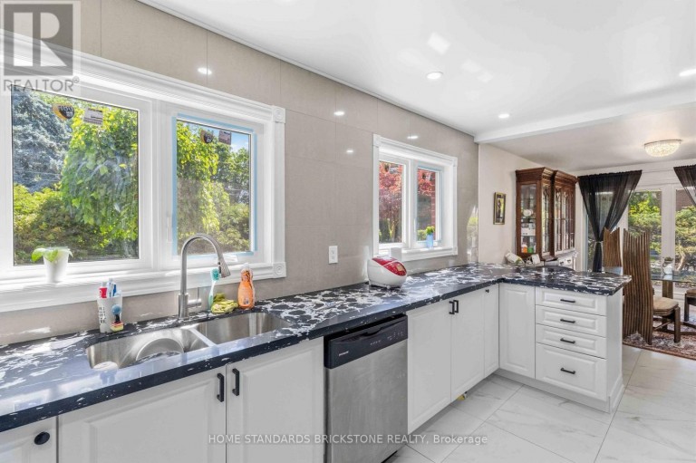 220 TORRESDALE AVENUE, Toronto (Westminster-Branson), Ontario, M2R3E8