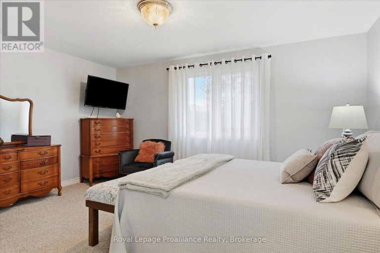2979 JENNIFER DRIVE, Peterborough (Northcrest Ward 5), Ontario, K9L1Z9
