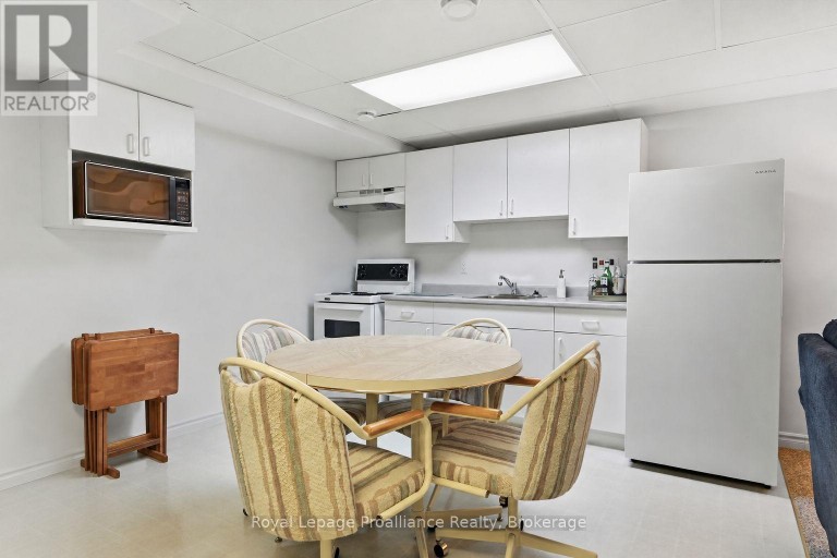 2979 JENNIFER DRIVE, Peterborough (Northcrest Ward 5), Ontario, K9L1Z9