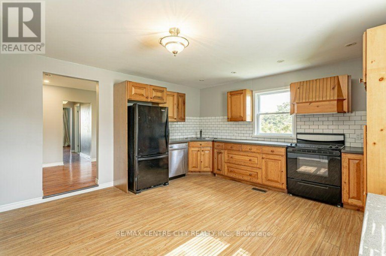 4526 WONDERLAND ROAD S, London South (South W), Ontario, N6P1S8