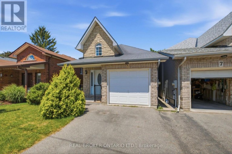 5 JOHN HARVEY STREET, Uxbridge, Ontario, L9P1C3